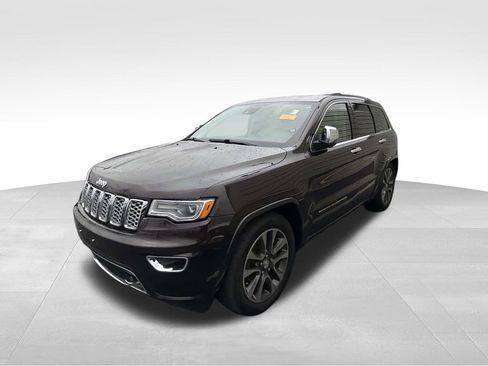 Used 2017 Jeep Grand Cherokee Overland w/ Jeep Active Safety Group image 4