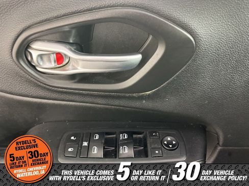 Used 2020 Jeep Cherokee Trailhawk image 27