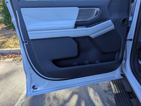 New 2025 Ford Expedition Platinum w/ Platinum Ultimate Package image 9