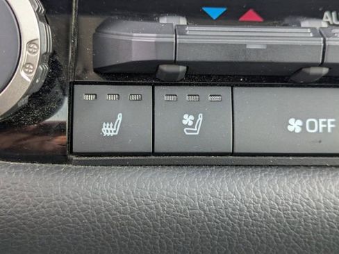 Used 2023 Toyota Tundra Limited image 23