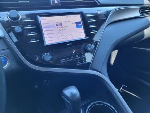 Used 2020 Toyota Camry SE image 11