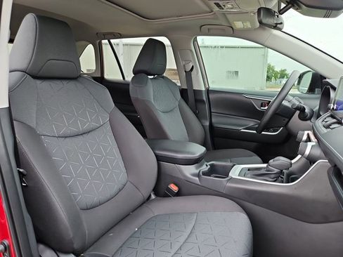 Used 2025 Toyota RAV4 XLE w/ Convenience Package FWD image 22