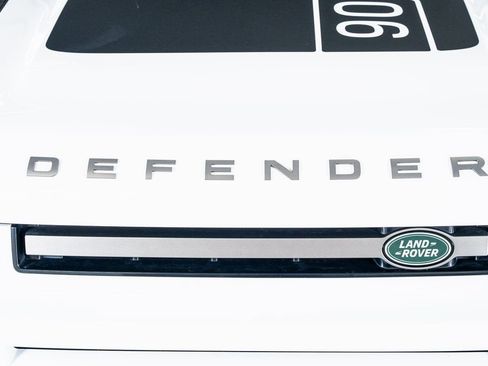 Used 2022 Land Rover Defender 90 X-Dynamic S image 16