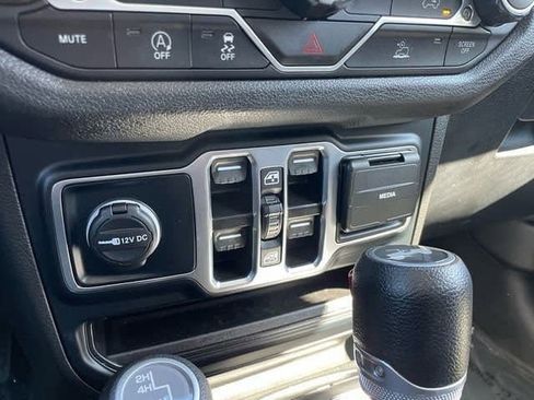 Used 2024 Jeep Wrangler Sport S image 21