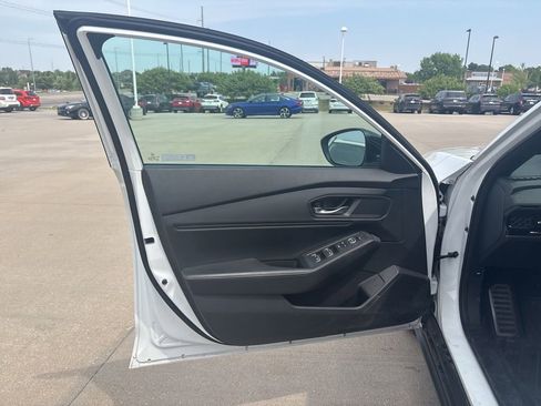 Used 2023 Honda Accord Sport image 9