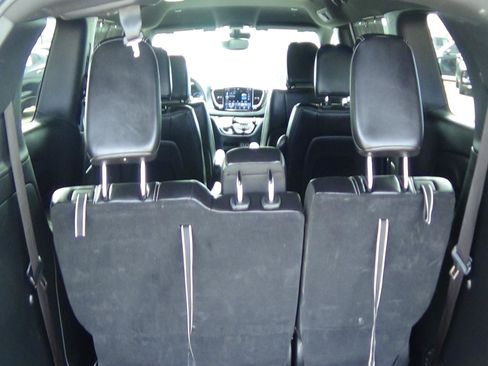 Certified 2025 Chrysler Pacifica Select FWD image 11