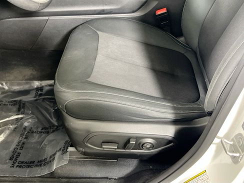 Used 2023 Jeep Grand Cherokee Laredo w/ Luxury Tech Group I AWD/4WD image 18