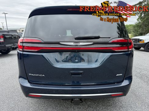 Used 2023 Chrysler Pacifica Touring-L AWD/4WD image 6
