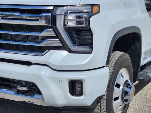 New 2026 Chevrolet Silverado 3500 High Country w/ High Country Premium Package AWD/4WD image 6