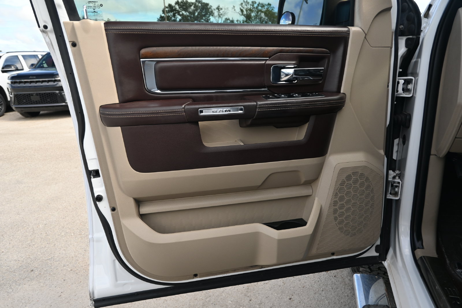 Used 2017 RAM 1500 Laramie Longhorn RWD image 10