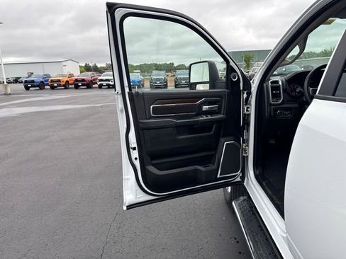 Used 2024 RAM 2500 Laramie image 12