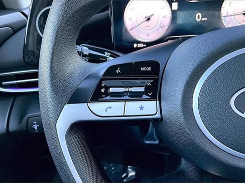 Used 2024 Hyundai Elantra SEL image 11