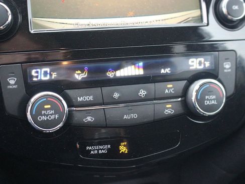 Used 2018 Nissan Rogue SV image 28