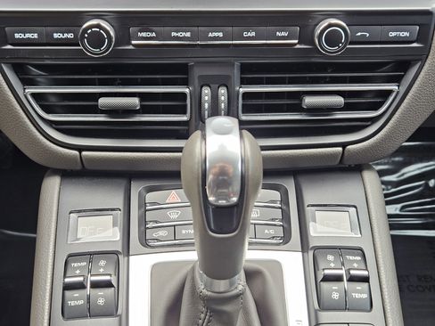 Used 2021 Porsche Macan AWD/4WD image 11