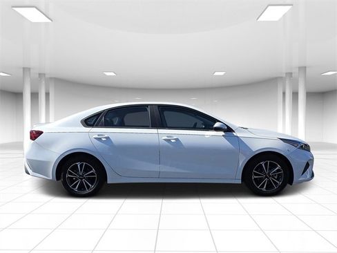 Used 2023 Kia Forte LXS w/ LXS Technology Package image 2