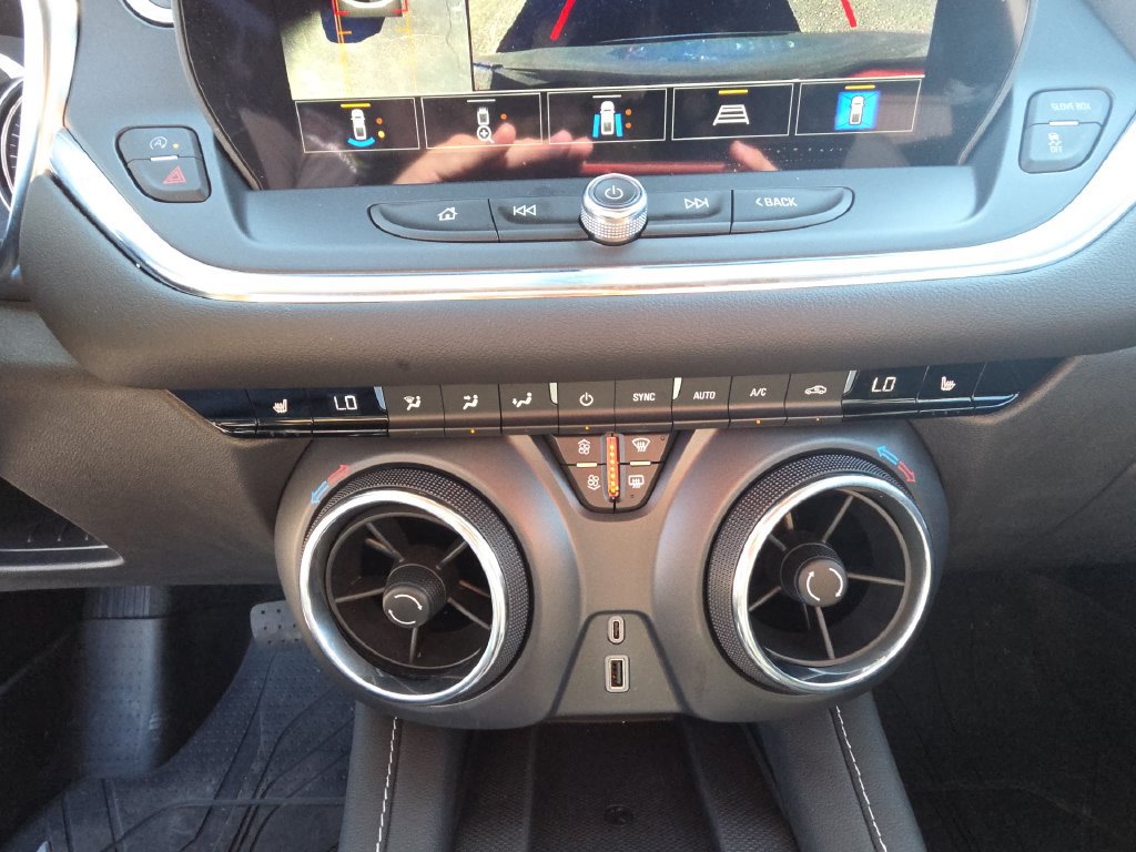 Used 2023 Chevrolet Blazer LT w/ Sound & Technology Package FWD image 23