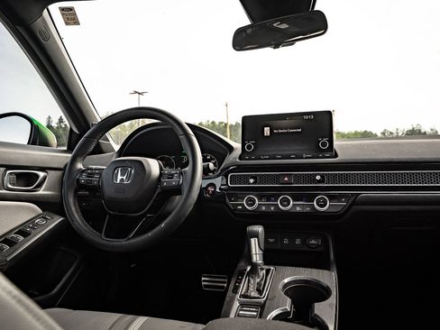 Used 2025 Honda Civic Sport image 32