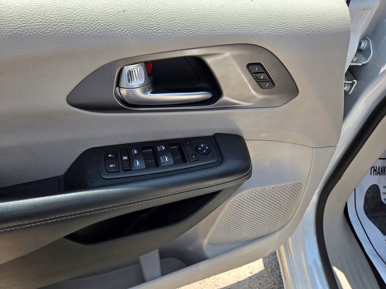 Used 2024 Chrysler Pacifica Touring-L FWD image 13