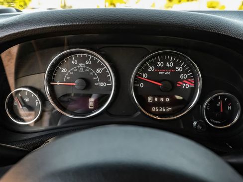 Used 2017 Jeep Wrangler Unlimited Rubicon image 16