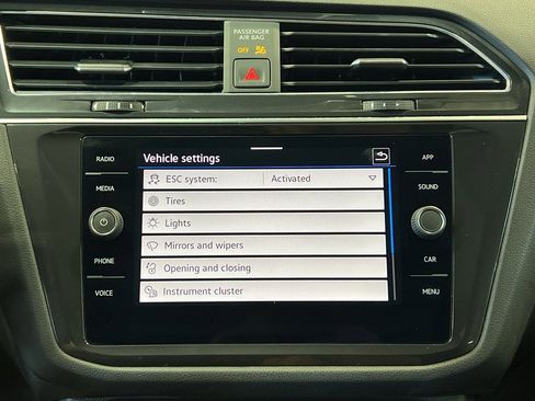 Used 2022 Volkswagen Tiguan SE image 25