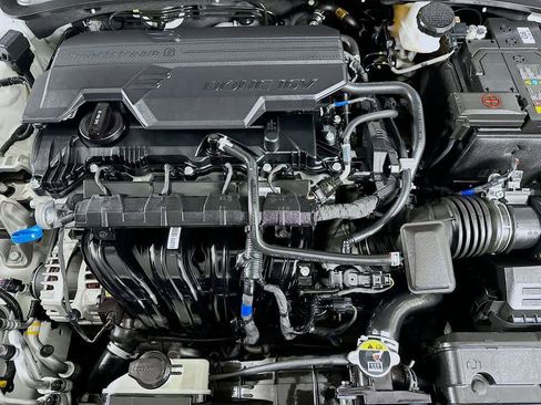 Used 2025 Hyundai Elantra SEL image 8