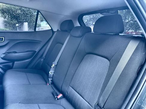 Used 2025 Hyundai Venue SE FWD image 22