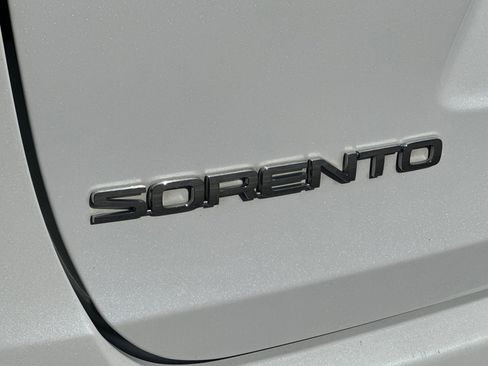 Used 2018 Kia Sorento LX image 26