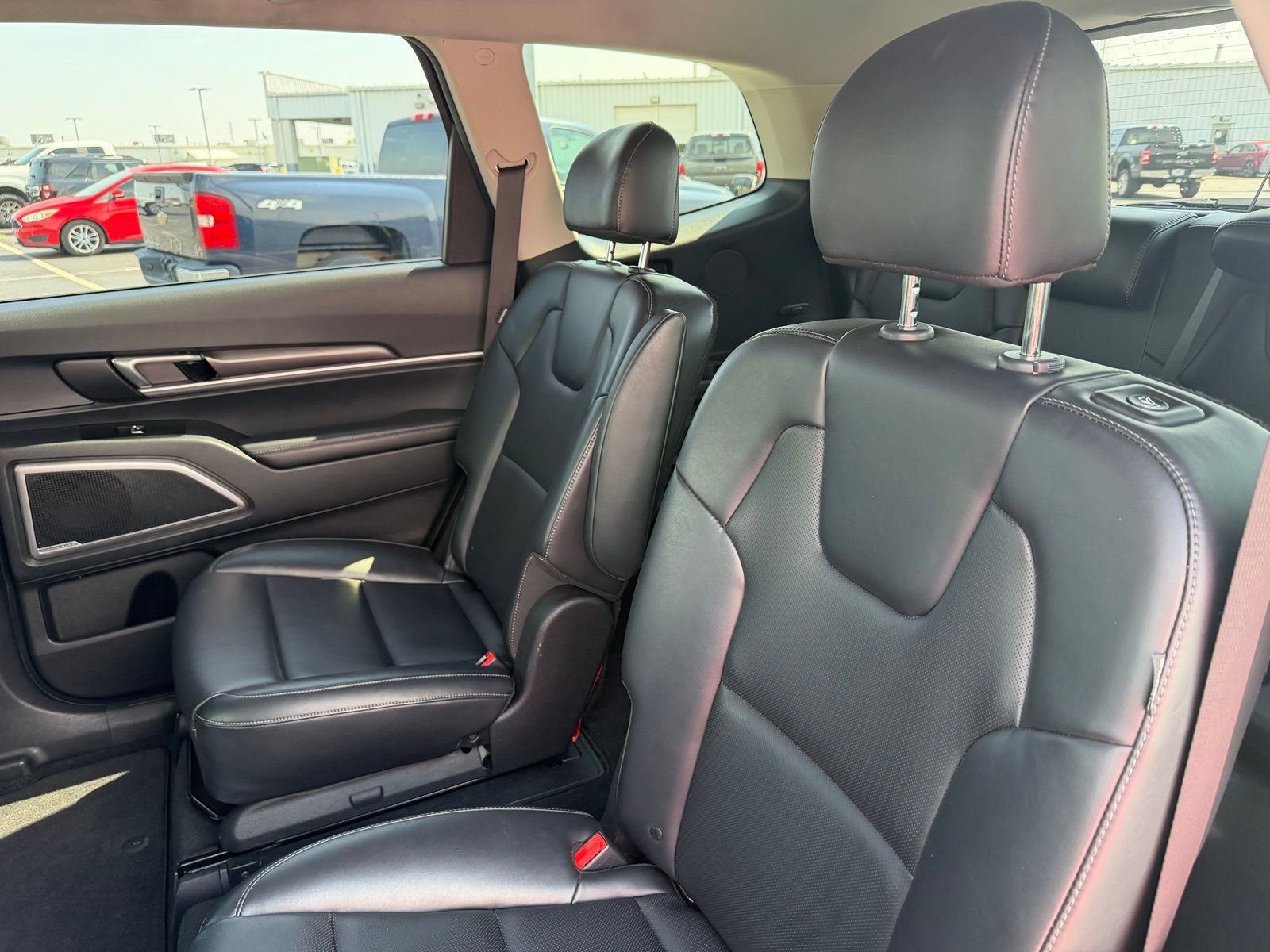 Used 2025 Kia Telluride S FWD image 13