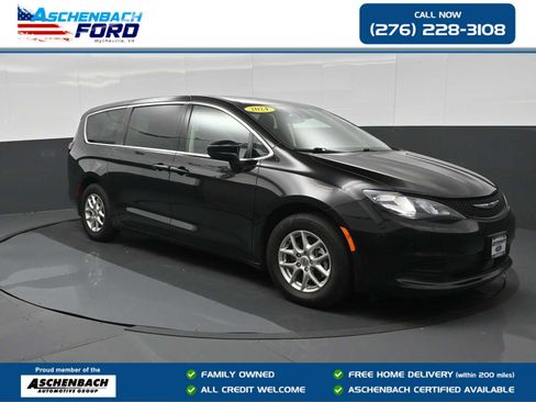 Used 2024 Chrysler Voyager LX FWD image 1
