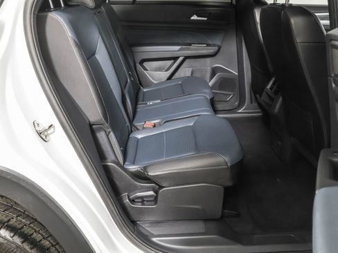 Used 2023 Volkswagen Atlas Cross Sport SEL R-Line image 33