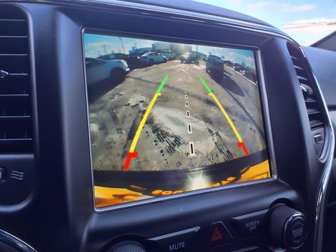 Used 2018 Jeep Grand Cherokee Altitude image 9