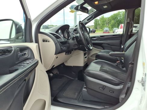 Used 2019 Dodge Grand Caravan SXT FWD image 10