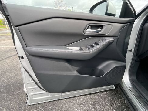 Used 2024 Nissan Rogue SV AWD/4WD image 21
