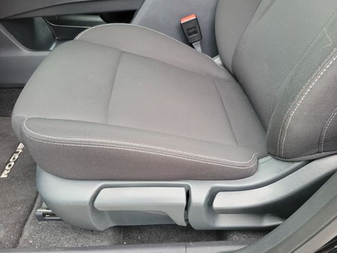 Used 2024 Nissan Rogue S FWD image 5