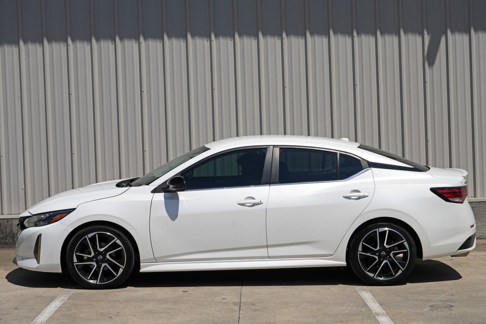 Used 2024 Nissan Sentra SR FWD image 41