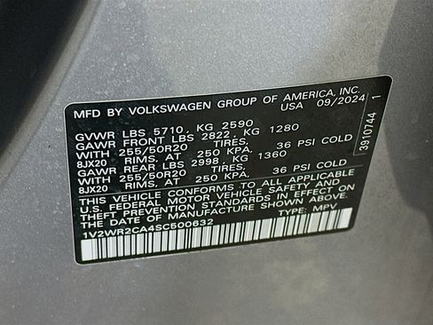 Used 2025 Volkswagen Atlas SE image 12