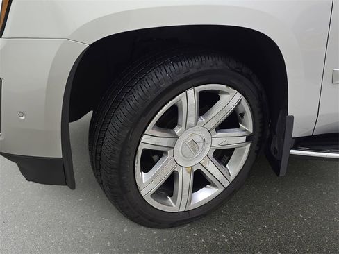 Used 2018 Cadillac Escalade Luxury image 32