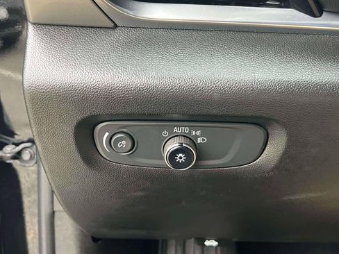 Used 2023 Chevrolet Traverse LT image 19