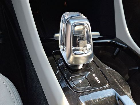 Certified 2023 Volvo XC40 B5 Plus w/ Protection Package Premier image 17