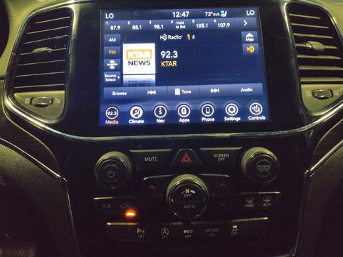 Used 2020 Jeep Grand Cherokee Limited w/ Luxury Group II image 27