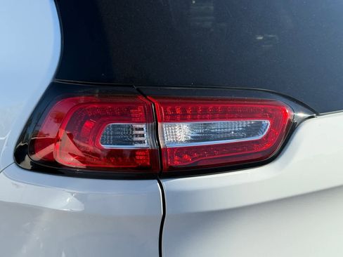 Used 2016 Jeep Cherokee Trailhawk w/ Comfort/Convenience Group image 9