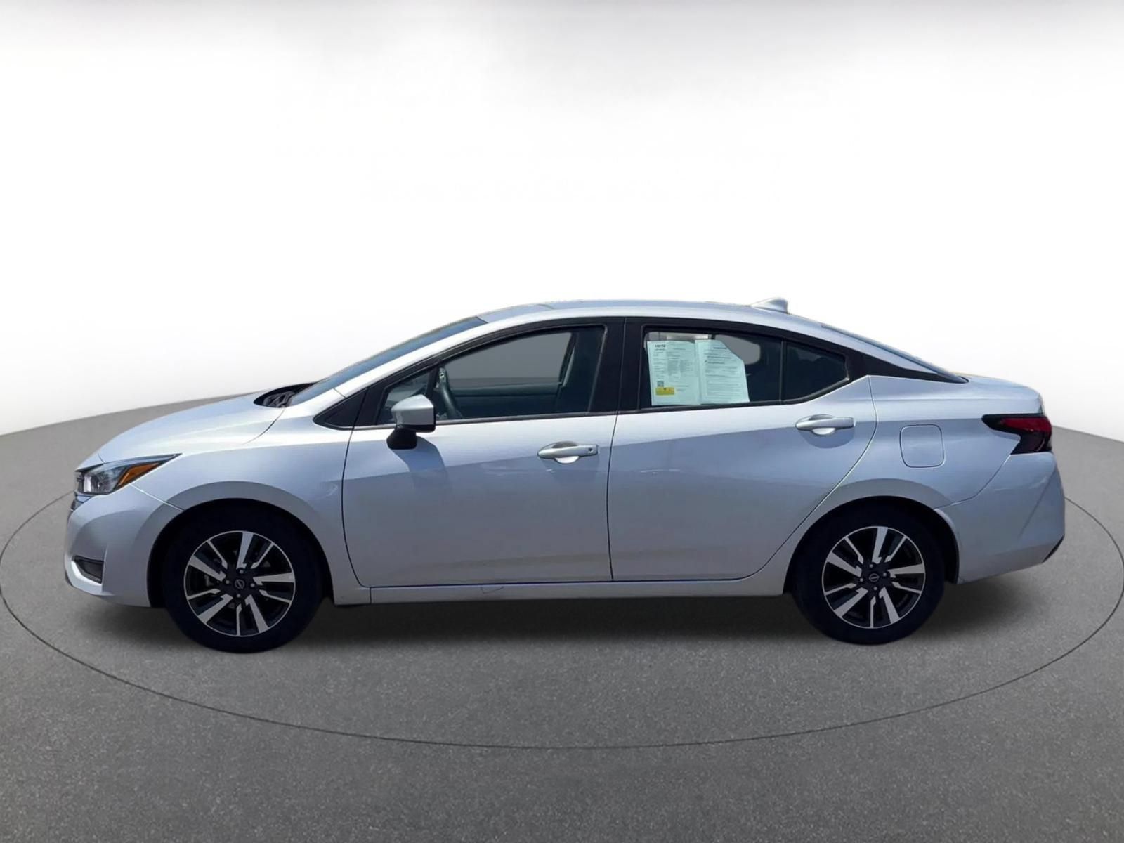 Used 2025 Nissan Versa SV FWD image 8
