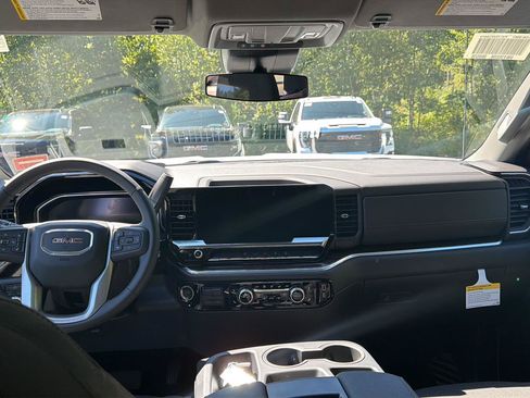 New 2026 GMC Sierra 2500 SLE w/ SLE Value Package; AWD/4WD image 15