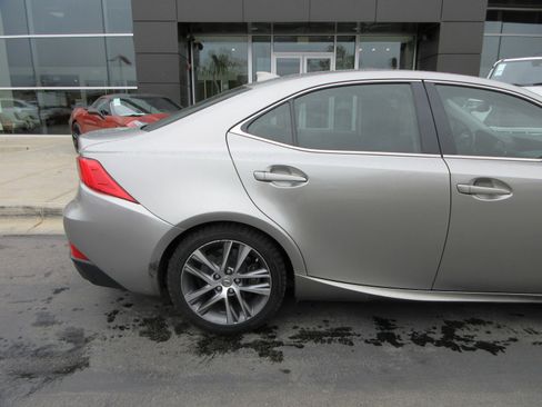 Used 2018 Lexus IS 300 AWD image 10