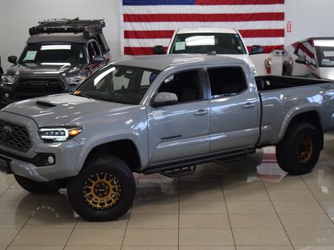 Used 2021 Toyota Tacoma TRD Sport w/ Technology Package image 6