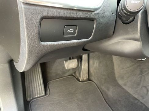 Used 2025 Volvo XC60 B5 Plus image 29