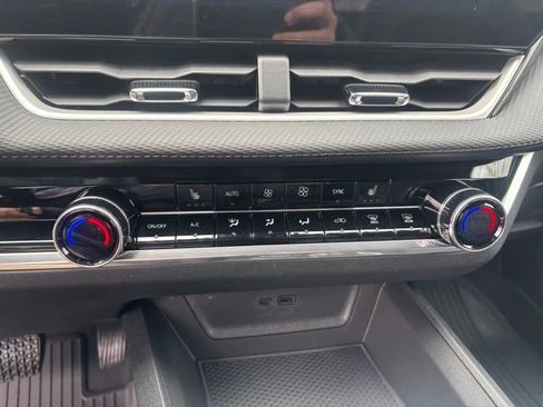 New 2026 Chevrolet Equinox LT w/ Convenience Package II image 24