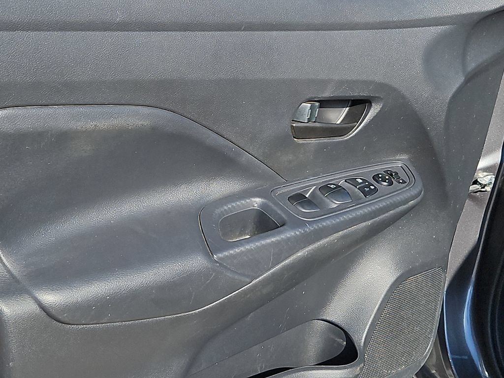 Used 2025 Nissan Versa S FWD image 18