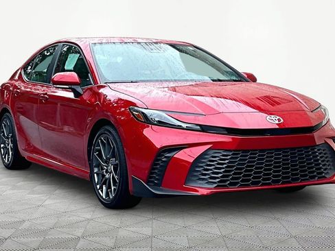 Certified 2025 Toyota Camry SE w/ Convenience Package FWD image 3