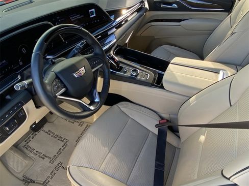Used 2024 Cadillac Escalade Premium Luxury w/ Performance Package image 19